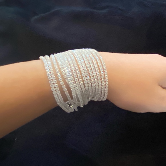 Dazzling Fashion Bracelet - Picture 3 of 4